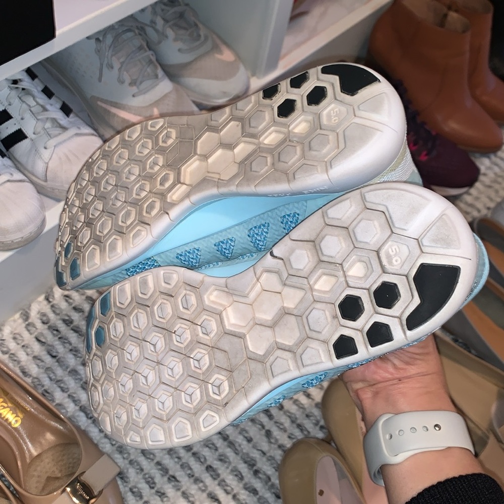 NIKE SHOES - Picture 4 of 6